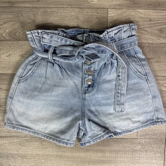 American Eagle Button Front Pleated Belted Denim Mom Jean Shorts Light Wash 00 - Picture 1 of 7